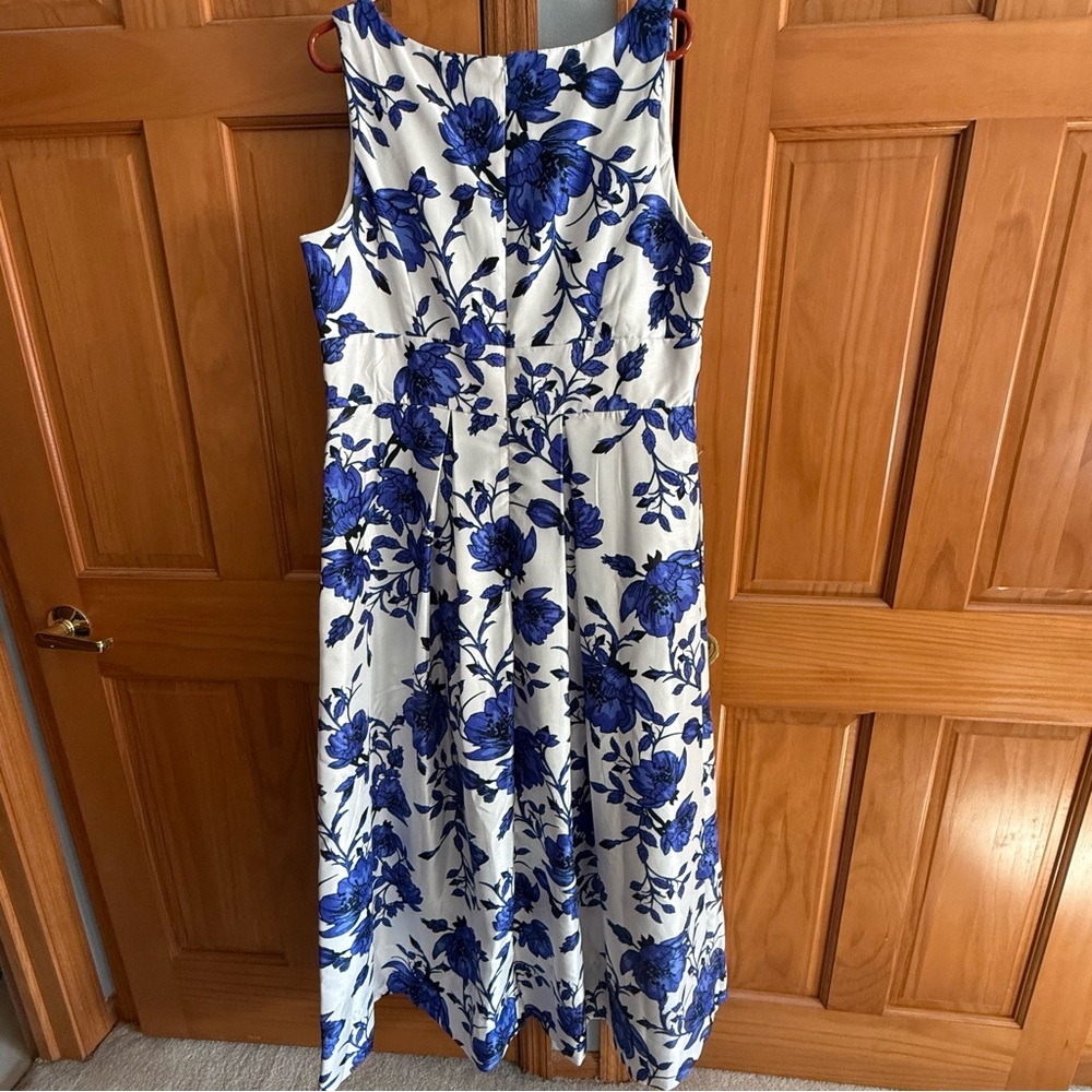 Melrose white dress with blue flowers - Picture 5 of 8
